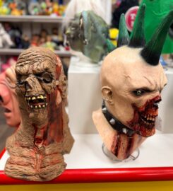 AMAZING WONDERS EMPORIUM 403-782-6070 Lacombe AB